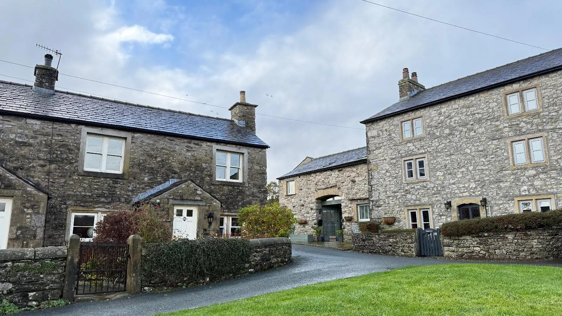 Moughton Cottage Austwick 0*,